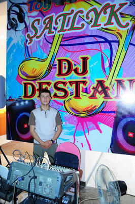 DJ Destan — Певец(а)